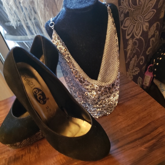 Stilettos - Picture 3 of 7